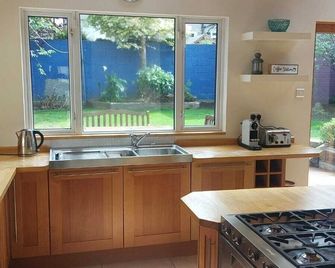 Bright Open Airy Living in Dublin 14 - Dublin - Kitchen