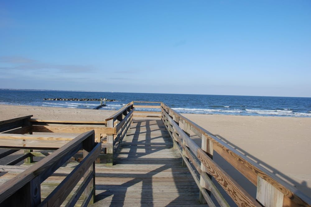 Historic Beach Side Getaway - Pet friendly, WiFi cottage - נורפולק - חוף