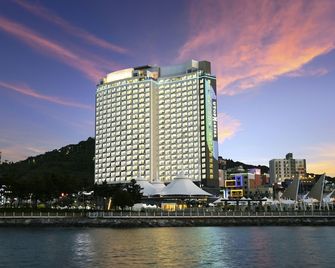 Utop Marina Hotel & Resort - Josu - Budova