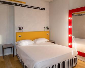 Wave Hotel - Acireale - Bedroom