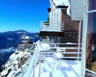 Kali Tibba Resort - Chail - Balcón