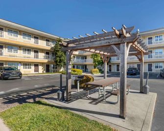 Extended Stay America Select Suites - St. Louis - Westport - East Lackland Rd. - Maryland Heights - Bygning