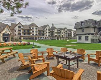 Brand New 2br Ski In/Ski Out Creekside Condo - Completely Remodeled - Boyne Falls - Restaurant