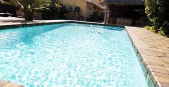 Akanan Guest House - Durban - Pool