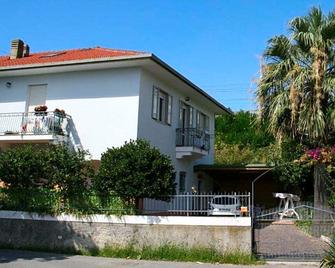 B&B Ai Tre Archi - Spotorno - Edificio