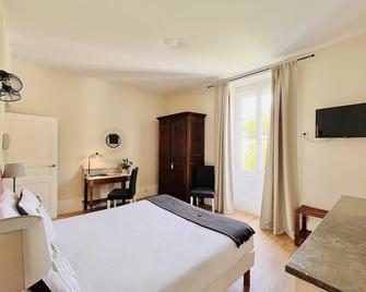 Hôtel Restaurant La Désirade - Saint-Désirat - Schlafzimmer