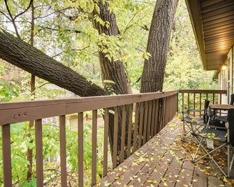 Pet-Friendly St Paul Home Fireplace and Office Area - Mendota - Balkon