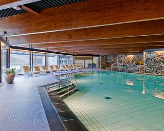 Hotel Alexandra Loen - Loen - Piscina