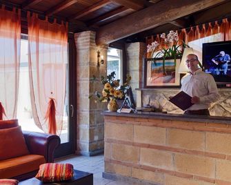 Villa Hotel Valle Del Marta Resort - Tarquinia - Rezeption