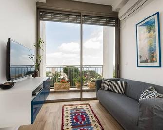 Modern Roof Apart With Panoramic Sea View + Terrace - Haifa - Wohnzimmer
