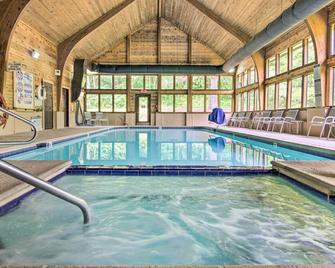 1 Mi to Lake Lure: Mtn-view Studio w/ Balcony! - Lake Lure - Piscina