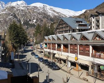Petite Maison A 50 Passi Dalla Funivia !!! - Courmayeur - Outdoors view