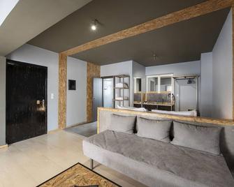 Piraeus Premium Suites - Piraeus - Living room