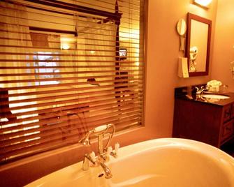 St-Sauveur Lovely Canopy Studio - Piedmont - Baño