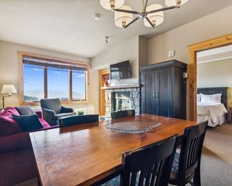 Morning Eagle 209 - Whitefish - Dining room