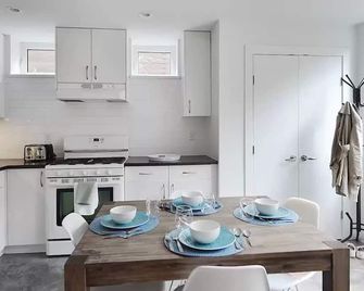 Spacious And Modern Apartment Near Ubc - Vancouver - Kitchen
