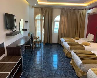 Alanbat Hotel - Wadi Musa - Schlafzimmer