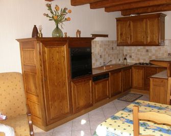 House on the banks of the Tarn in Ste-Enimie in the Gorges du Tarn - Gorges-du-Tarn-Causses - Cuisine
