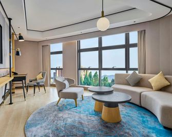 Hilton Garden Inn Foshan Lishui - Guangzhou - Living room