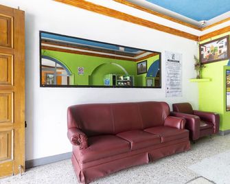 OYO Hotel Emperador, Oaxaca - Оаксака - Лоббі