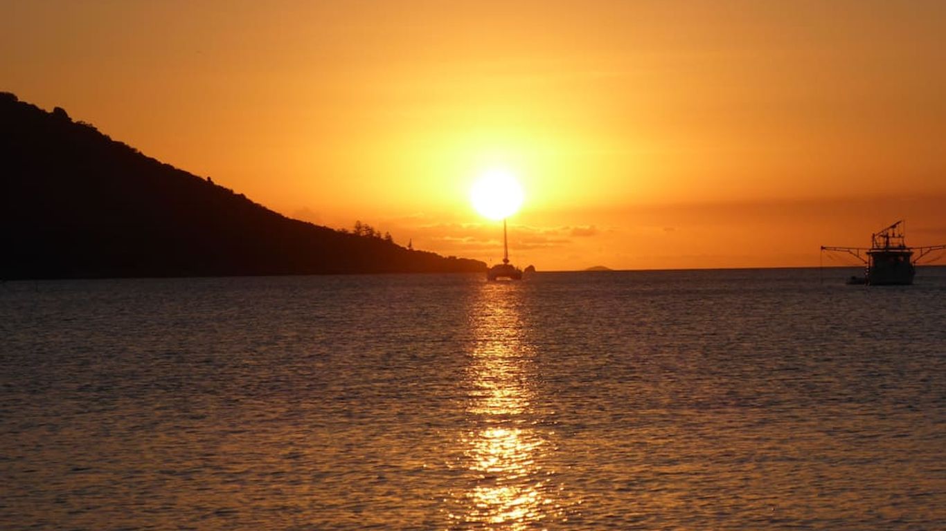 Magnetic Sunsets Resort