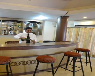 Sandpiper Tourist Resort - Rewāri - Bar