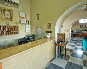 Hotel Silverado - Aversa - Recepción