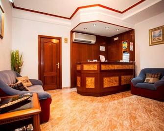 Pensión Carrera - Madrid - Recepció