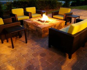 Fairfield Inn & Suites by Marriott Atlanta Cumming/Johns Creek - Cumming - Innenhof