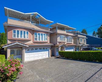Two Cozy Bedroom Suite near PNE in quiet Neighborhood - Vancouver - Gebäude