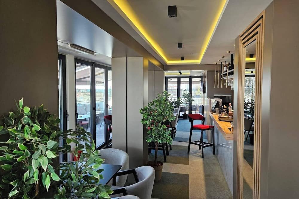 Lumière Hotel Pool & Spa - בלגרד