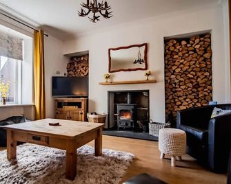 Wells Street Cottage - Inverness - Living room