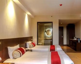 Bodhi Redsun - Shinee Premiere - Siddharthanagar