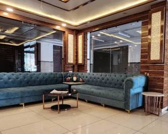 Hotel The Vaishvik Banganga Road - קטרה - טרקלין