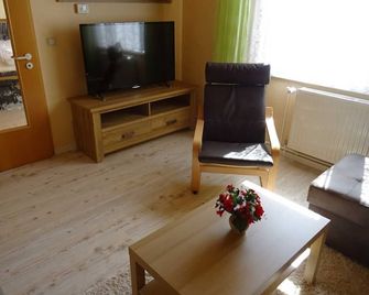 Ferienwohnung Brinkstr - Neubrandenburg - Wohnzimmer