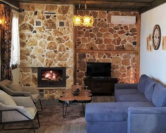 Rustic House Smaro - Embonas - Living room