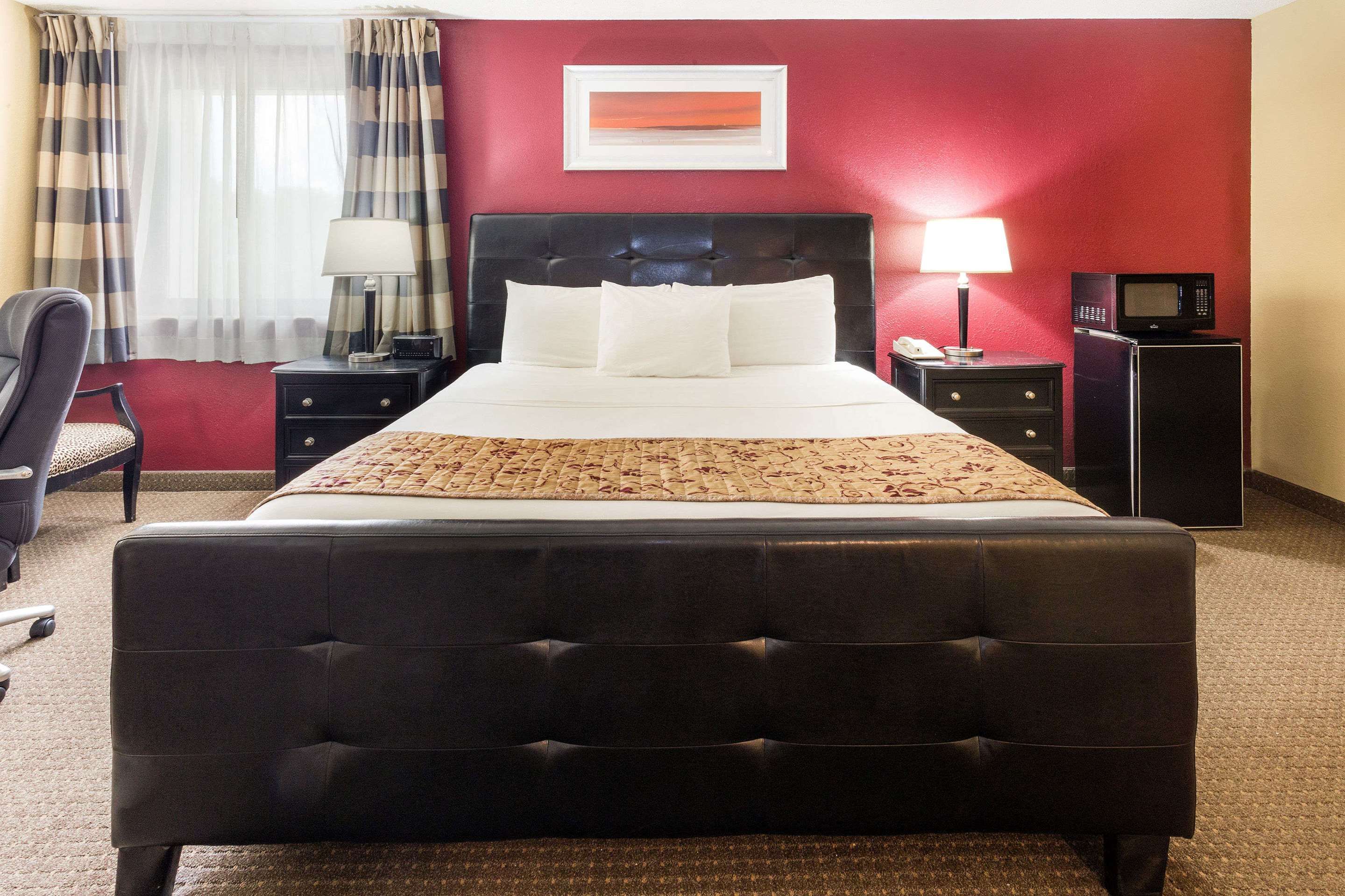 Ramada by Wyndham Bettendorf