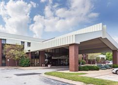 Ramada by Wyndham Bettendorf - Bettendorf - Bâtiment
