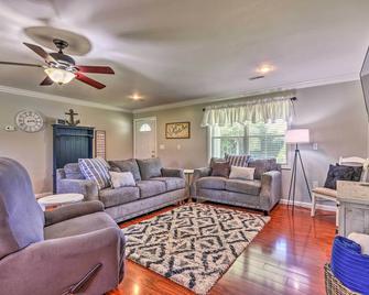Norris Lake Hideout Near Indian River Marina! - Jacksboro - Living room