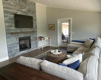 Brand new lakefront retreat on Paw Paw Lake with hot tub! - Coloma - Living room