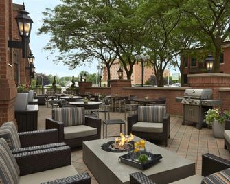 TownePlace Suites by Marriott Windsor - Windsor - Patio