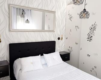 Hostal Casa Blanca - Seville - Bedroom