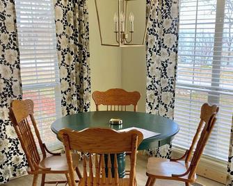 Lake view in Disney! Ride to trails; 1/2 mile to boat ramp. New remodel! - Disney - Comedor