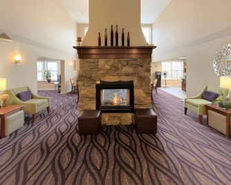 Smart Suites on the Hill - South Burlington - Lobby