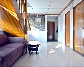 Garib Nawaz Guest House - 뭄바이 - 로비