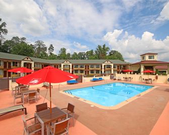 Knights Inn Pilot Mountain - Pilot Mountain - Pool