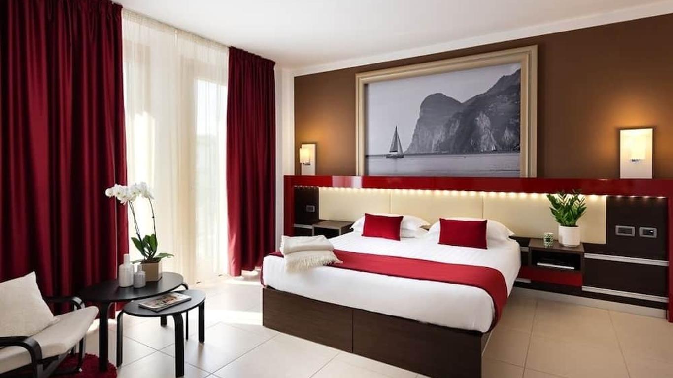 Kairos Garda Hotel