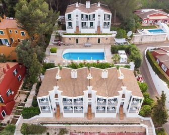 The Desmais - Ferrerias - Edificio