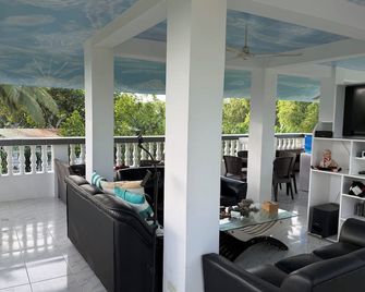 Lucenas B&B near Maravilla White Sand Beach - San Remigio