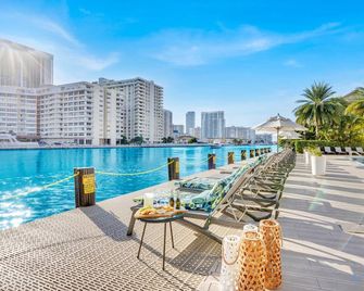 Infinite View| Balcony| Pool + Near Beach - Hallandale Beach